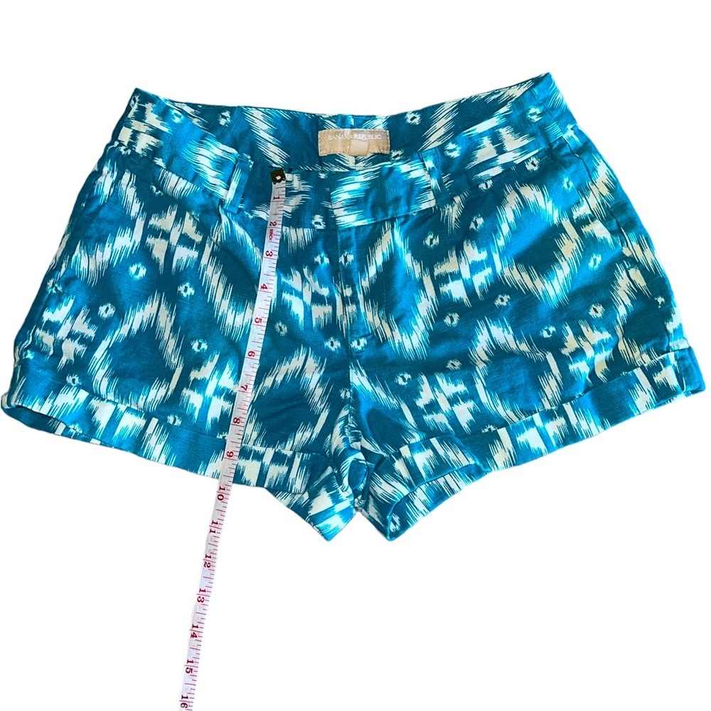 Banana Republic size 2 blue pattern short